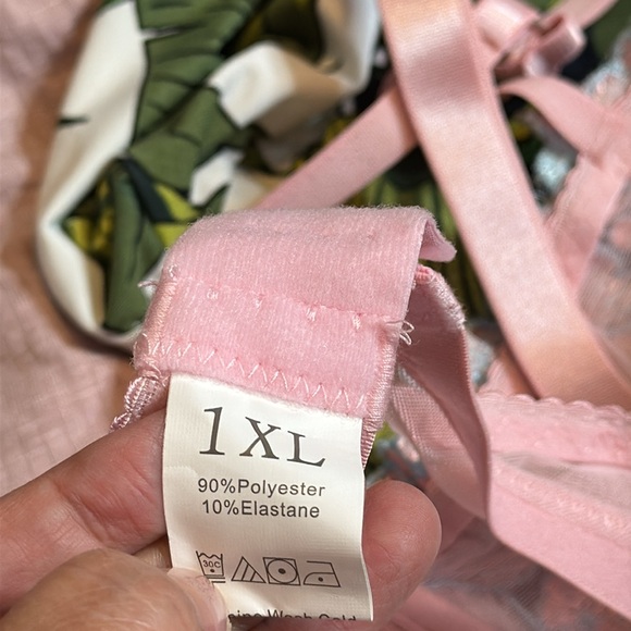 Bundle of Assorted Brands & Sizes Jeans Lingerie Tank Pants Wallet 1X 0X 16 - Picture 3 of 13